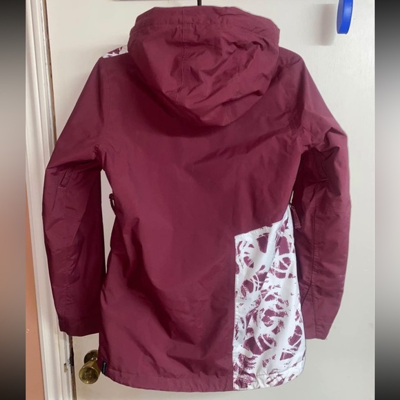 Women’s snowboard and ski jacket - Picture 2 of 2